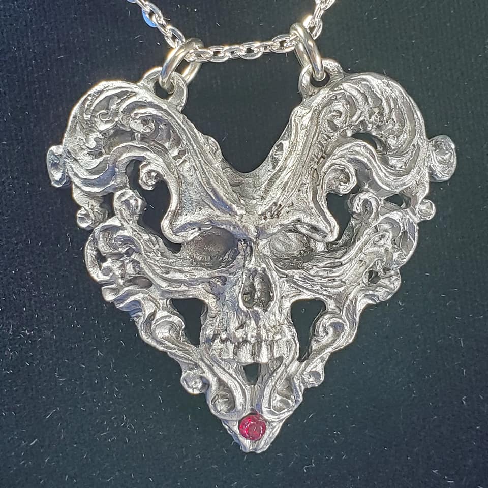 Filigree Heart Skull with Red Crystal Pendant - Click Image to Close