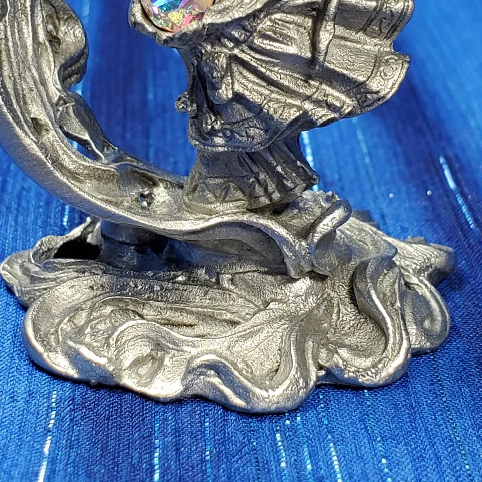 Casting Mist Spell - Miniature